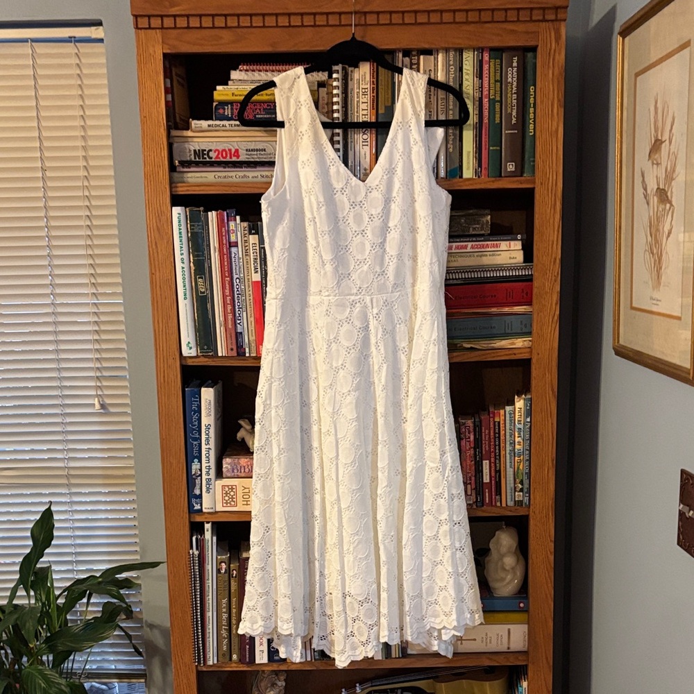 Ronni Nicole White Lace Midi Dress